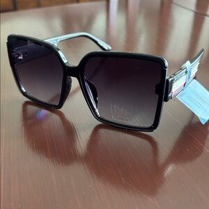 Mackie 100% UV protection Square Frame & lens,arms w/red,white,green,gold trim